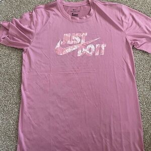 Nike Men's Pink Graphic Tee (NWT)